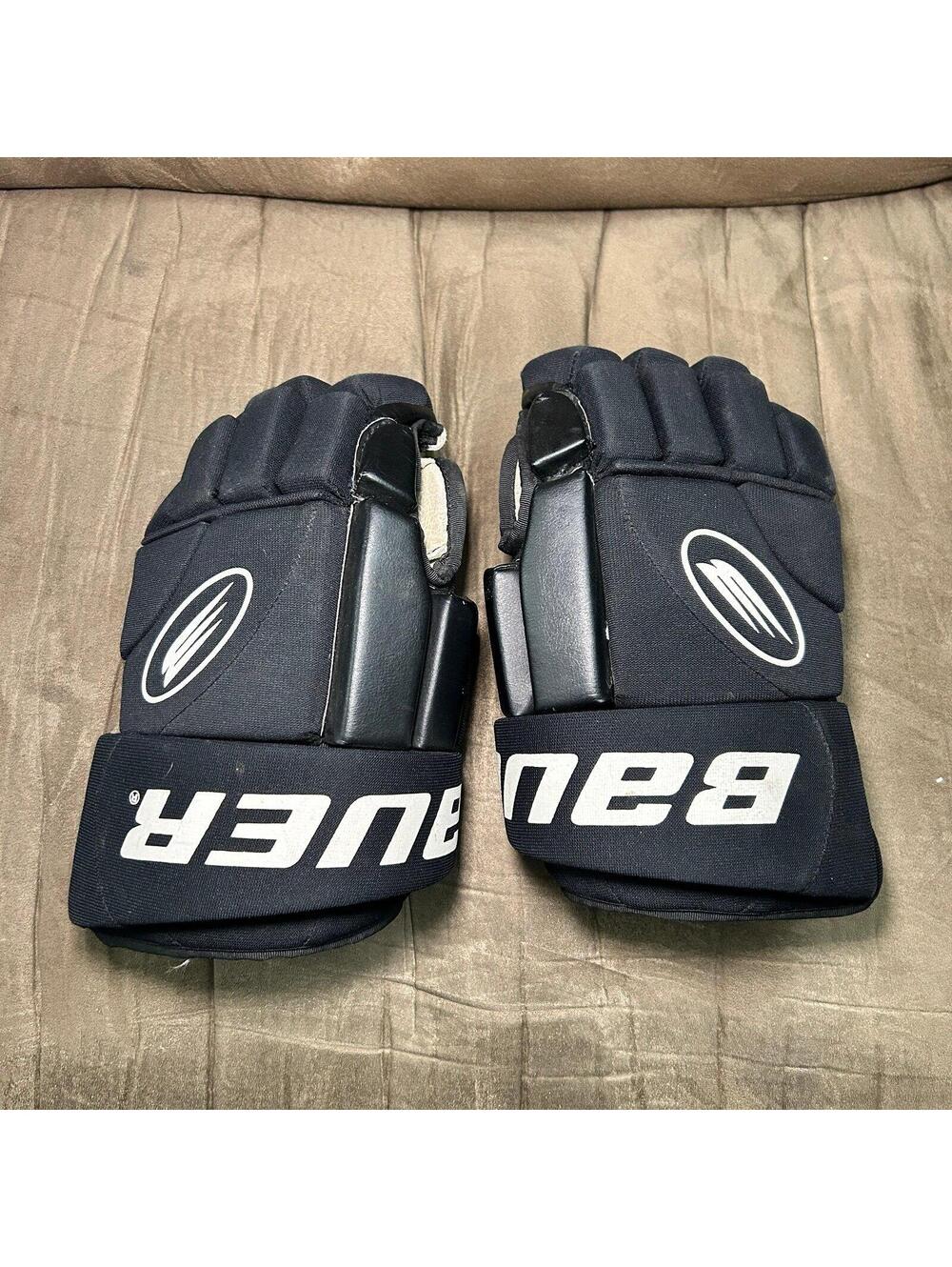 Bauer Hockey Glove Bauer Hockey Glove
